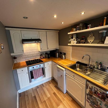 1 Bedroom Flat In Tolcross, Glasgow Top Floor. Bagian luar foto