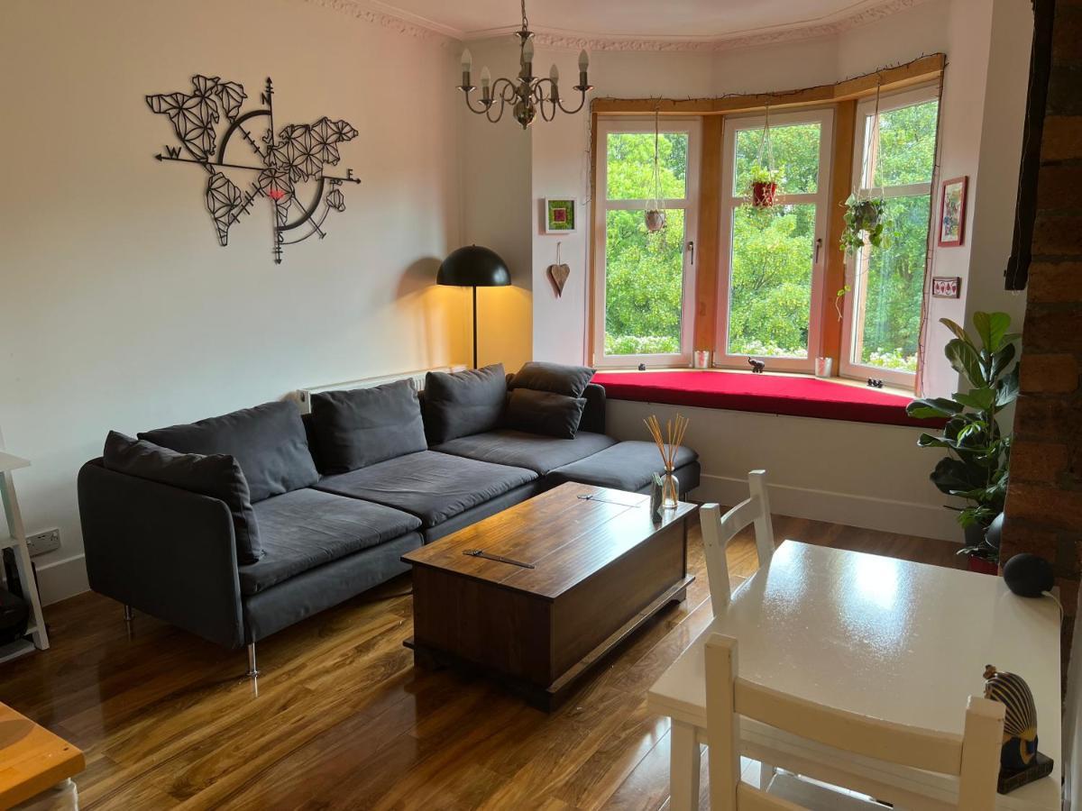 1 Bedroom Flat In Tolcross, Glasgow Top Floor. Bagian luar foto
