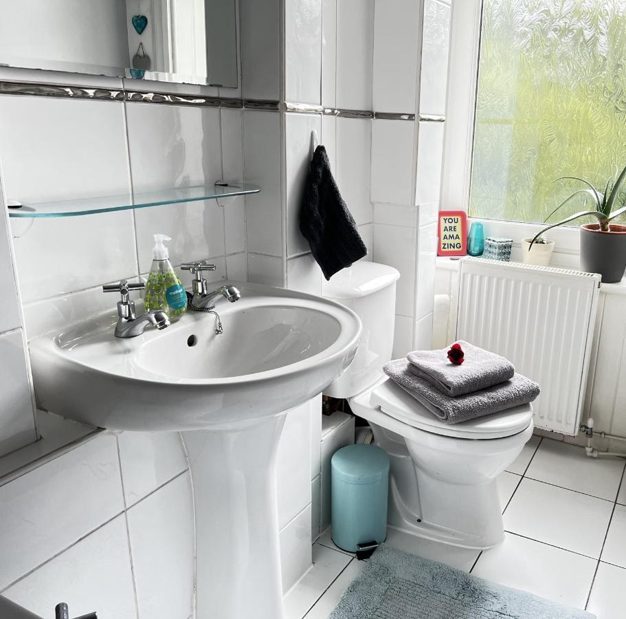 1 Bedroom Flat In Tolcross, Glasgow Top Floor. Bagian luar foto
