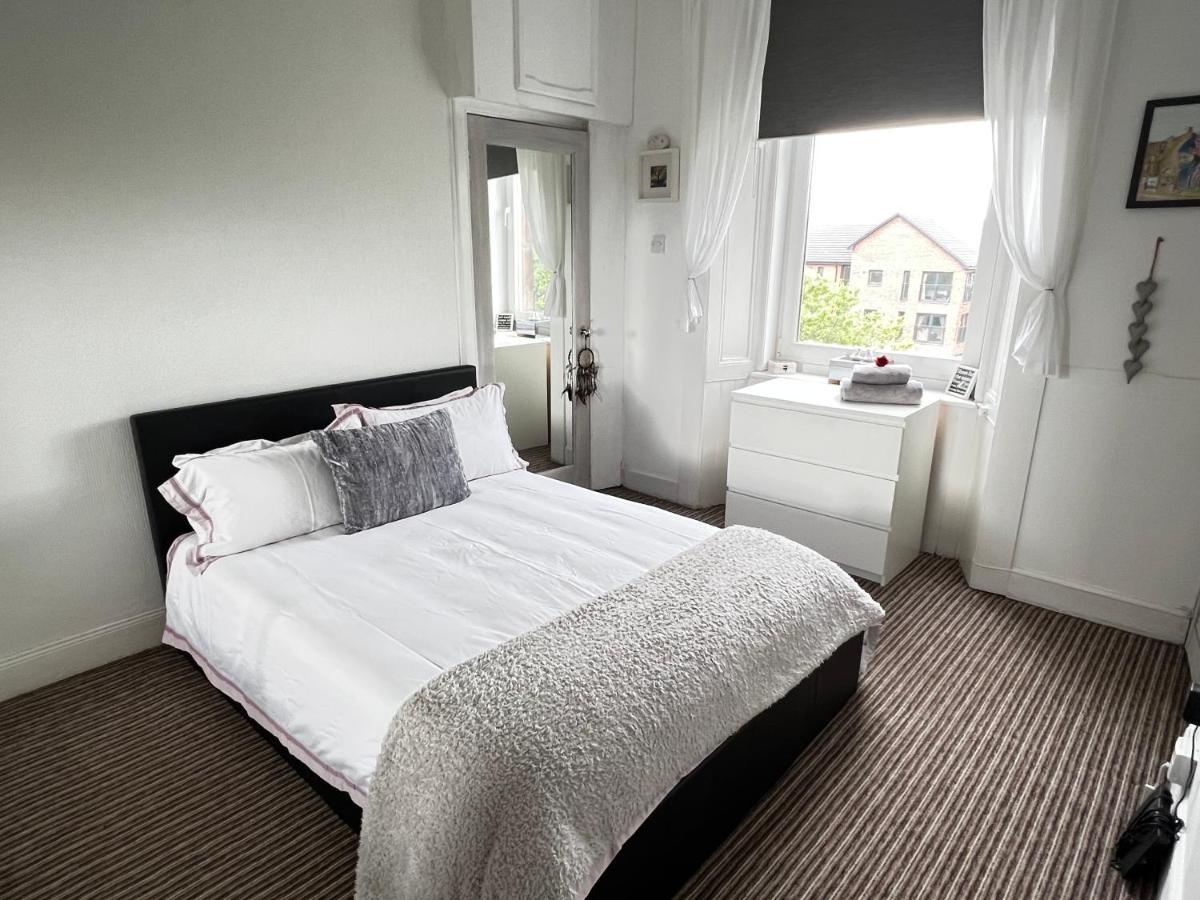 1 Bedroom Flat In Tolcross, Glasgow Top Floor. Bagian luar foto